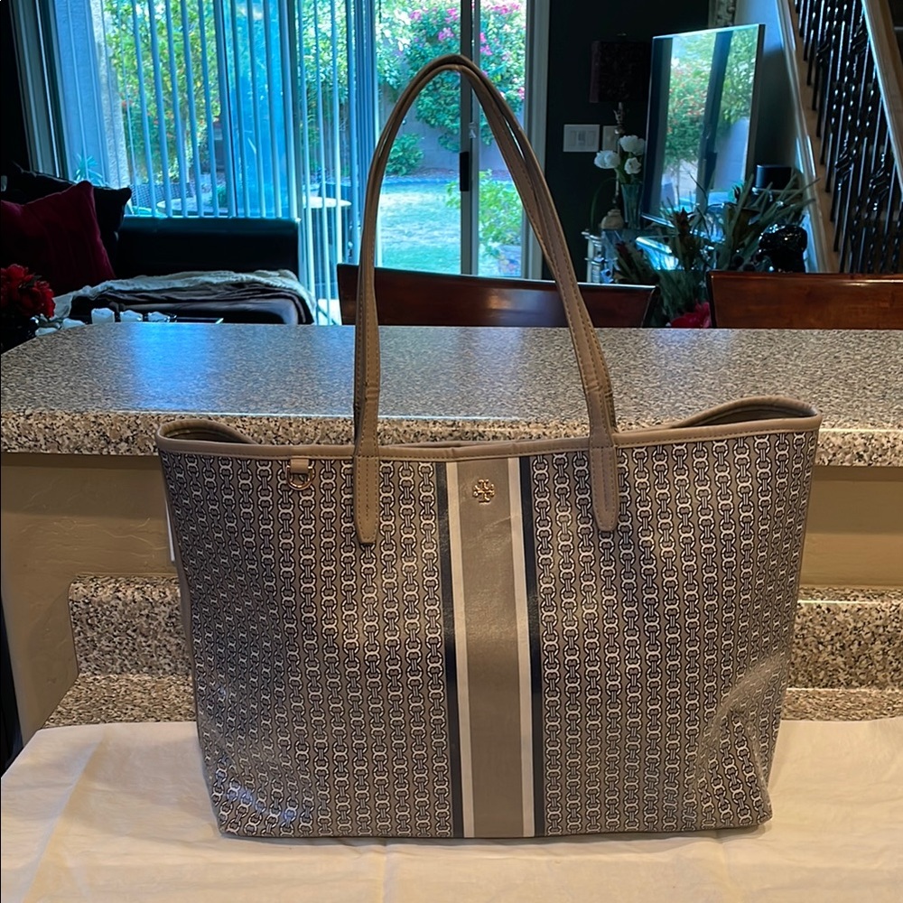 Tory Burch Gray & navy Blue Tote Bag with Elegant Design